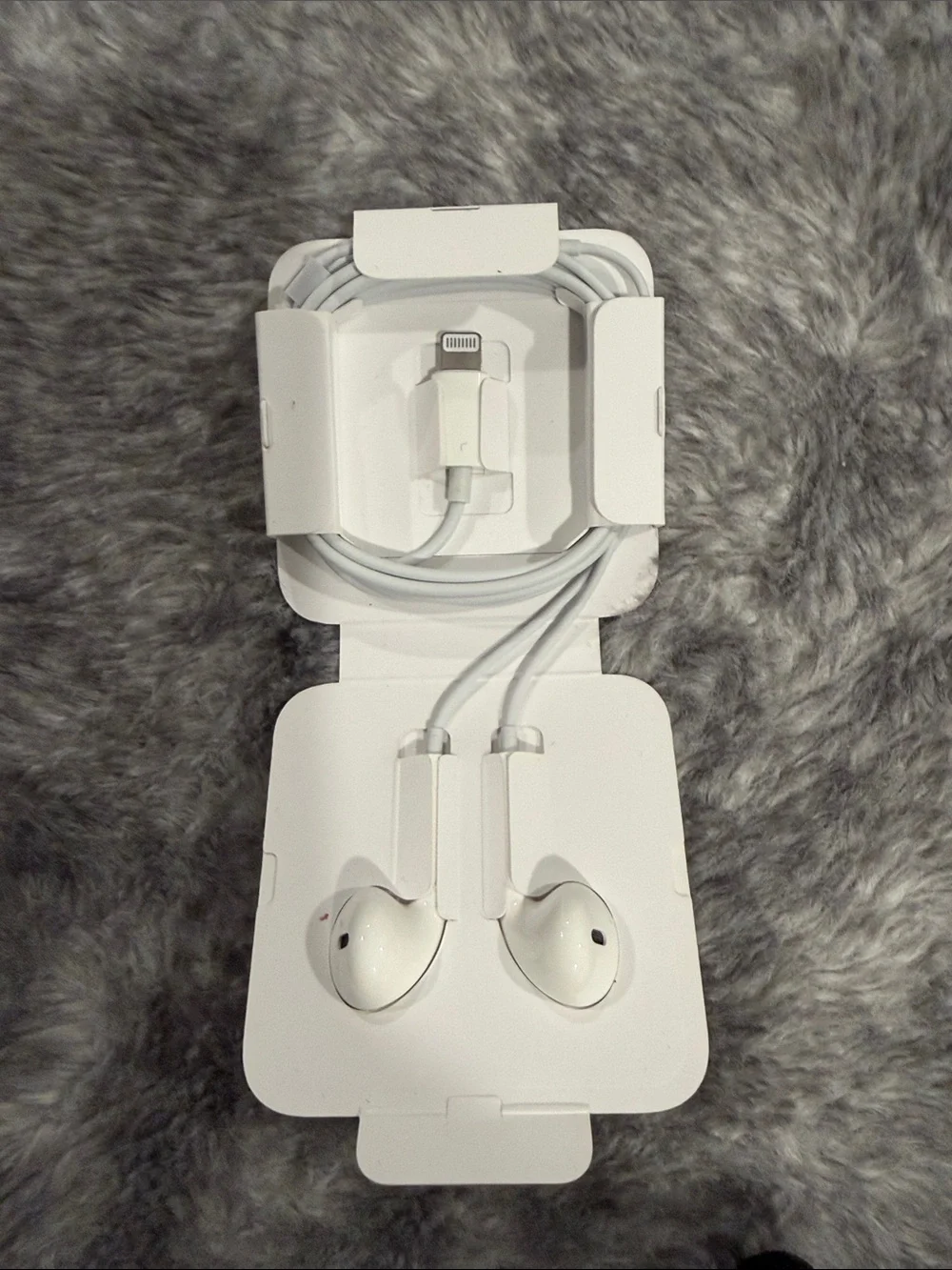 Apple White EarPods Wired Headphones Lightning 30 pin